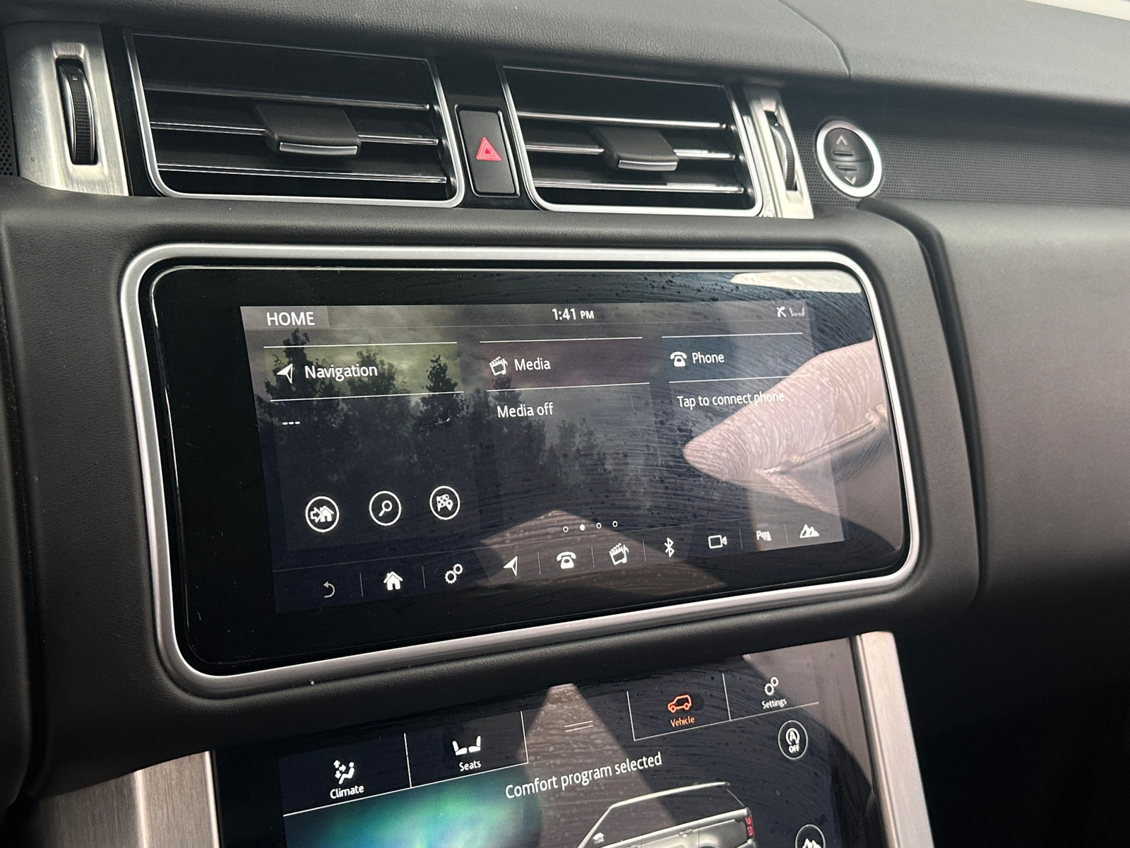 Thumbnail: 2020 Land Rover Range Rover - 3