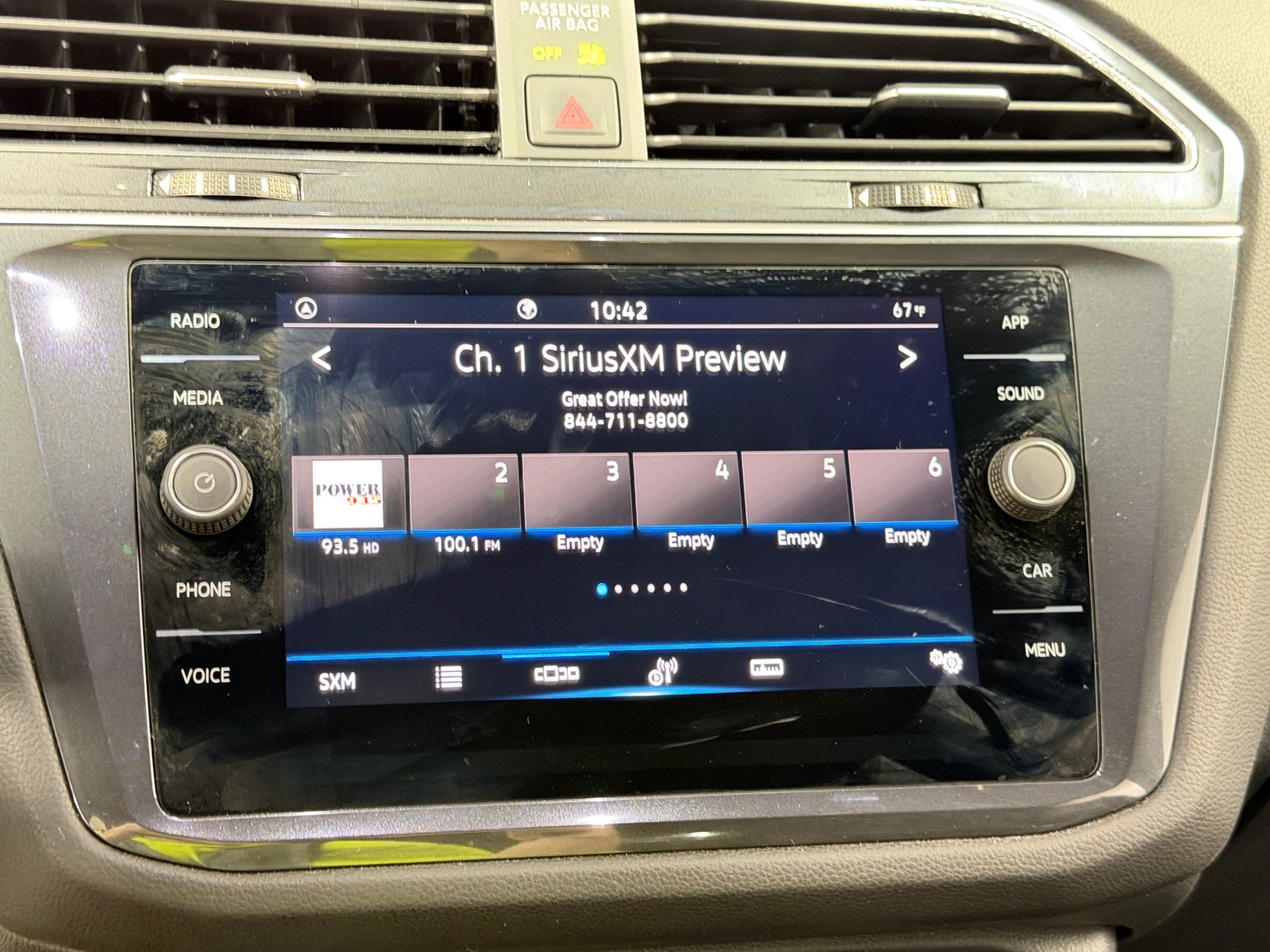 Thumbnail: 2023 Volkswagen Tiguan - 3