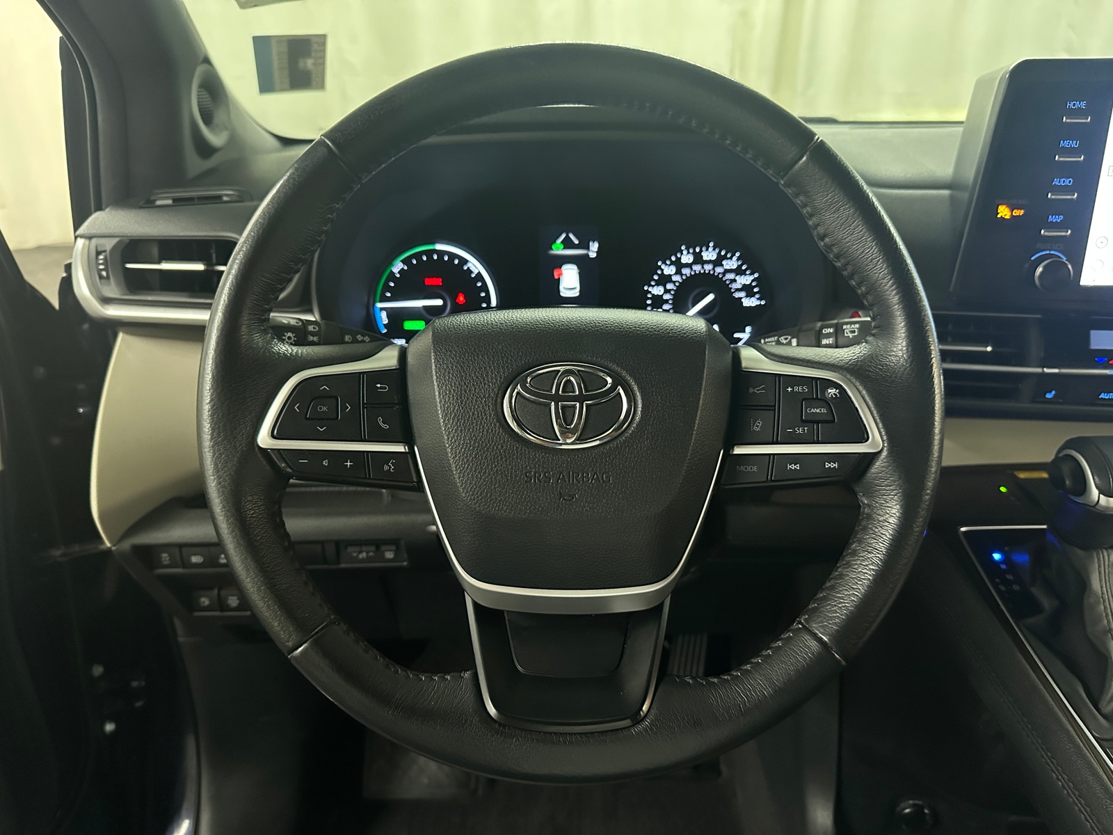 Thumbnail: 2024 Toyota Sienna - 4