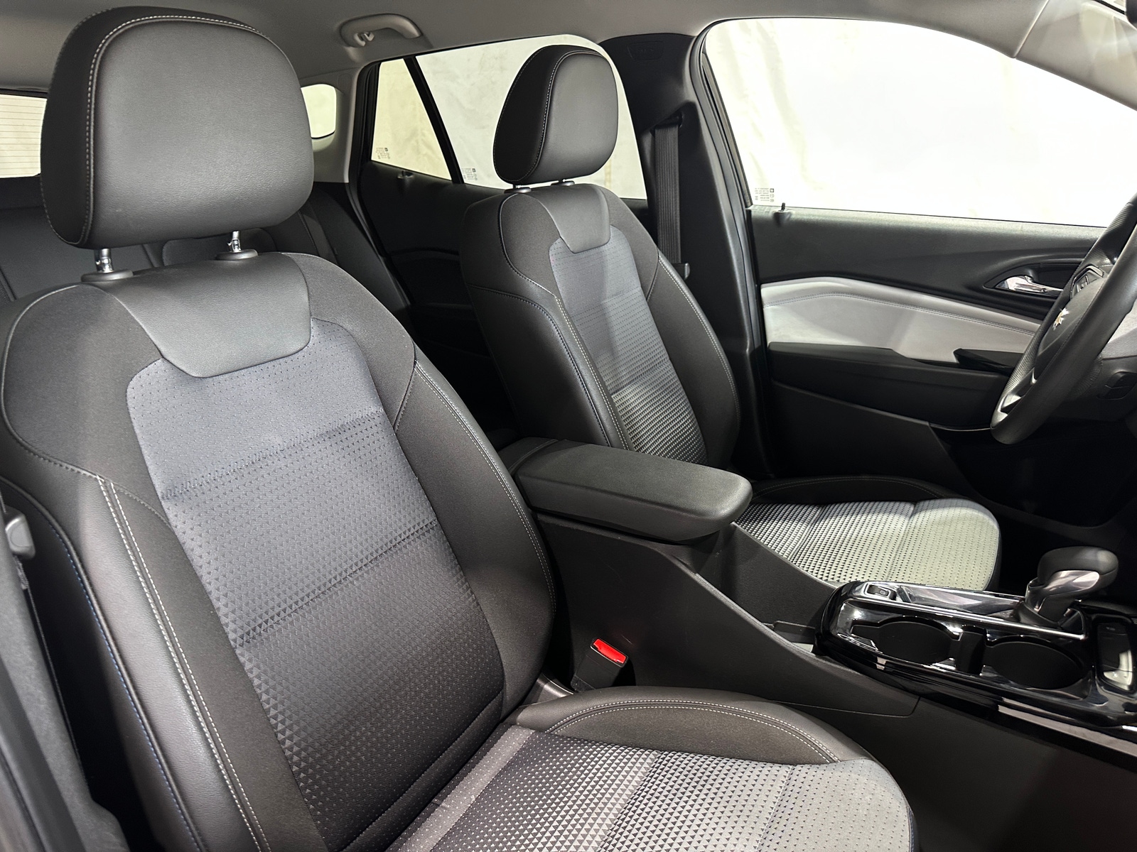 Thumbnail: 2025 Chevrolet Trax - 2