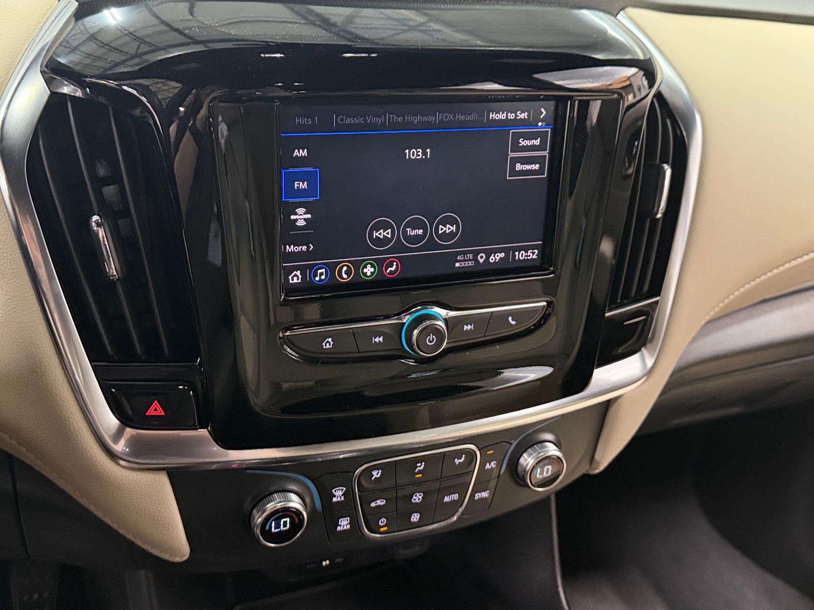 Thumbnail: 2023 Chevrolet Traverse - 4