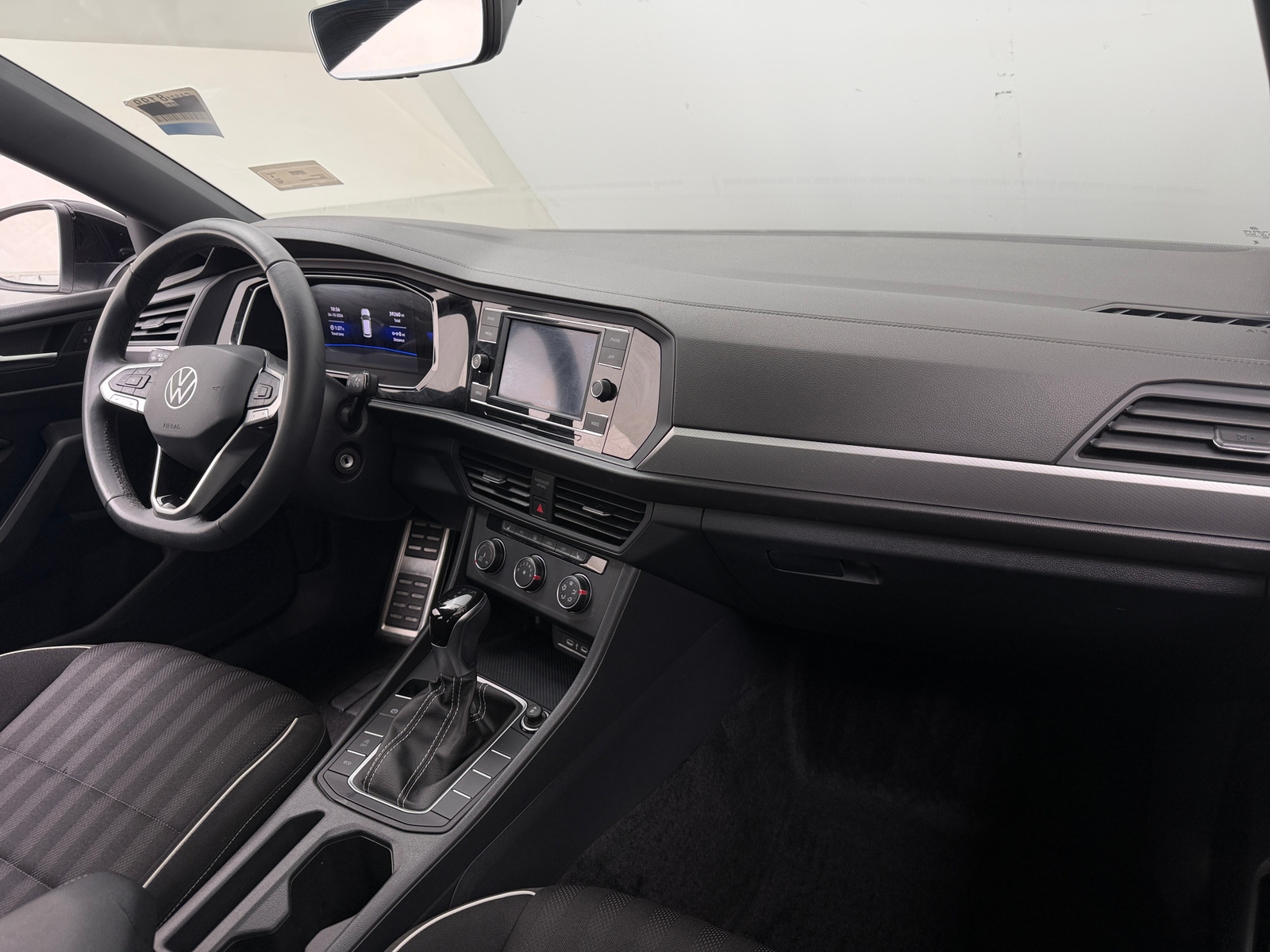 Thumbnail: 2024 Volkswagen Jetta - 3