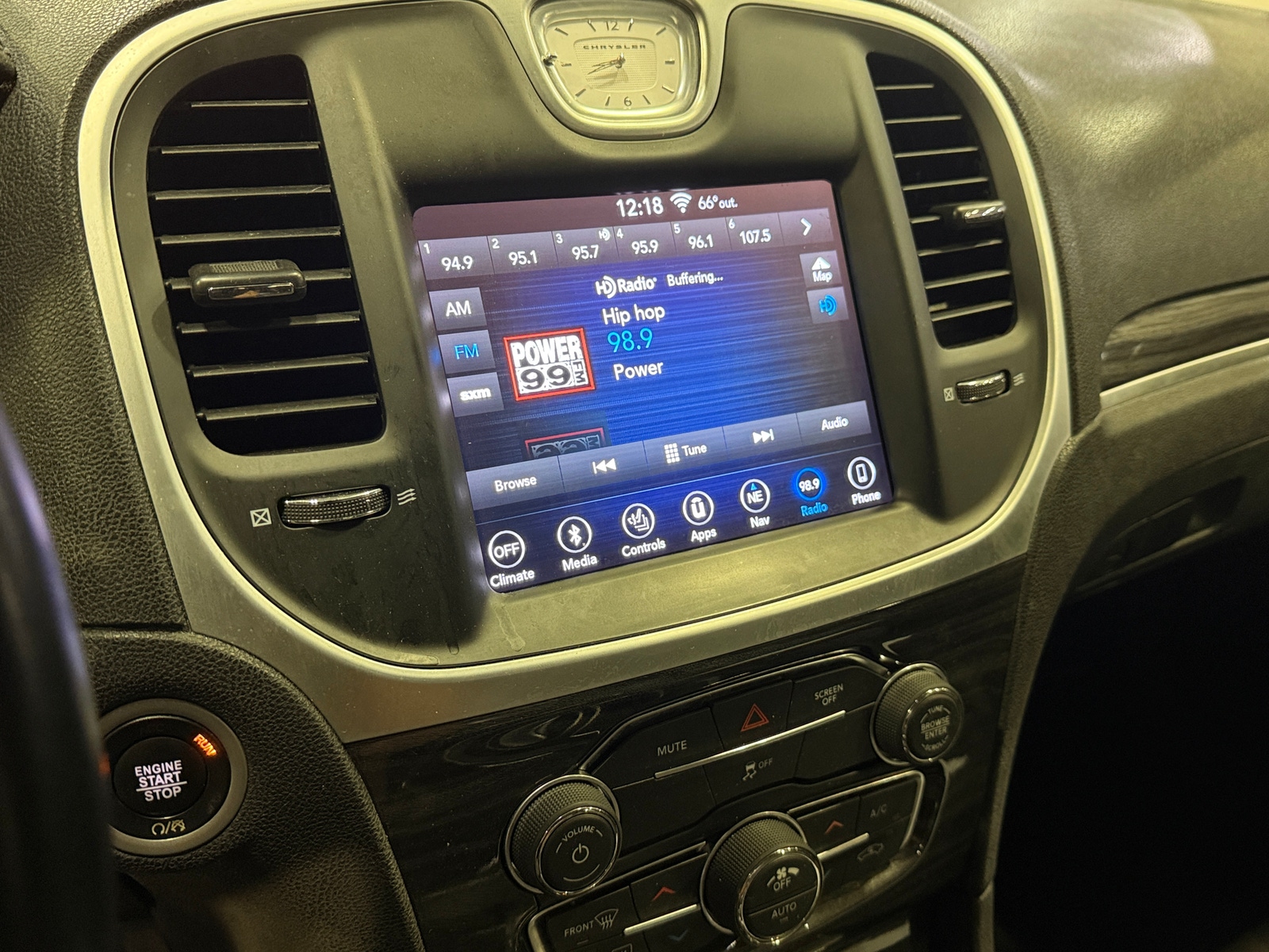 Thumbnail: 2019 Chrysler 300 - 3