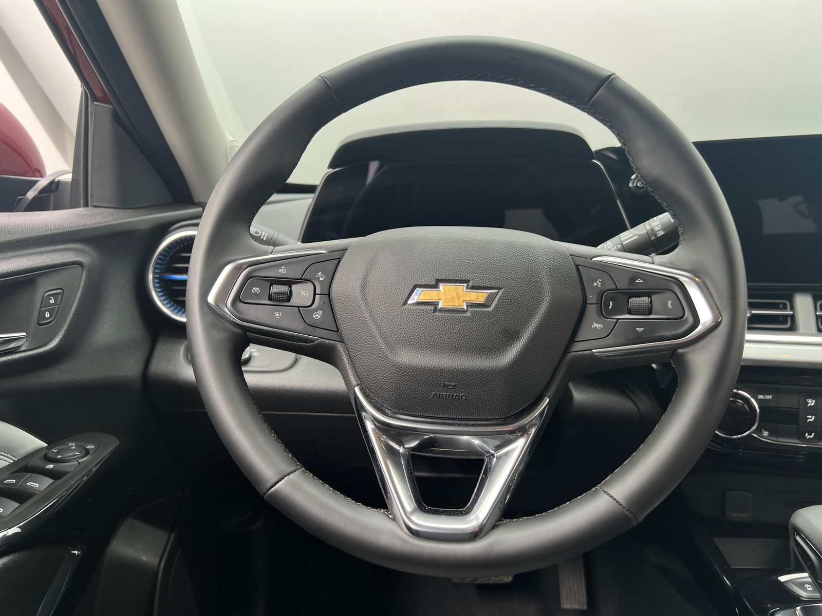 Thumbnail: 2025 Chevrolet Trax - 5