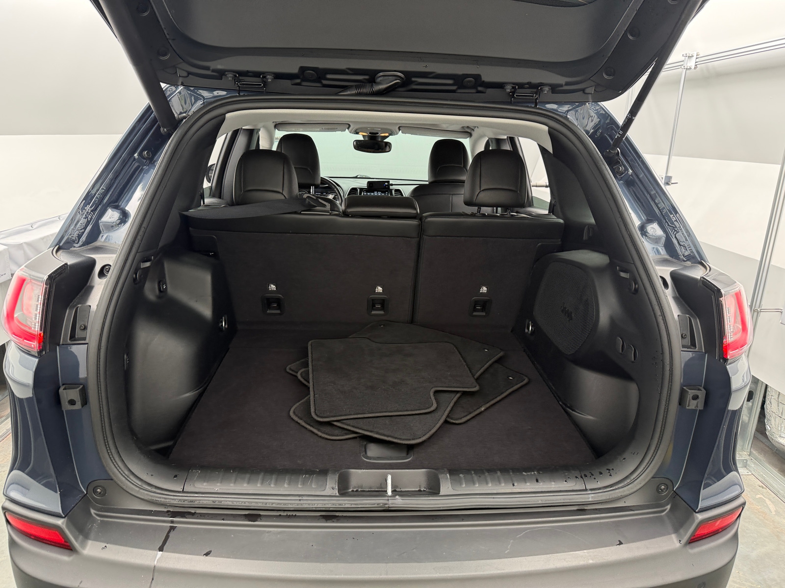 Thumbnail: 2021 Jeep Cherokee - 6