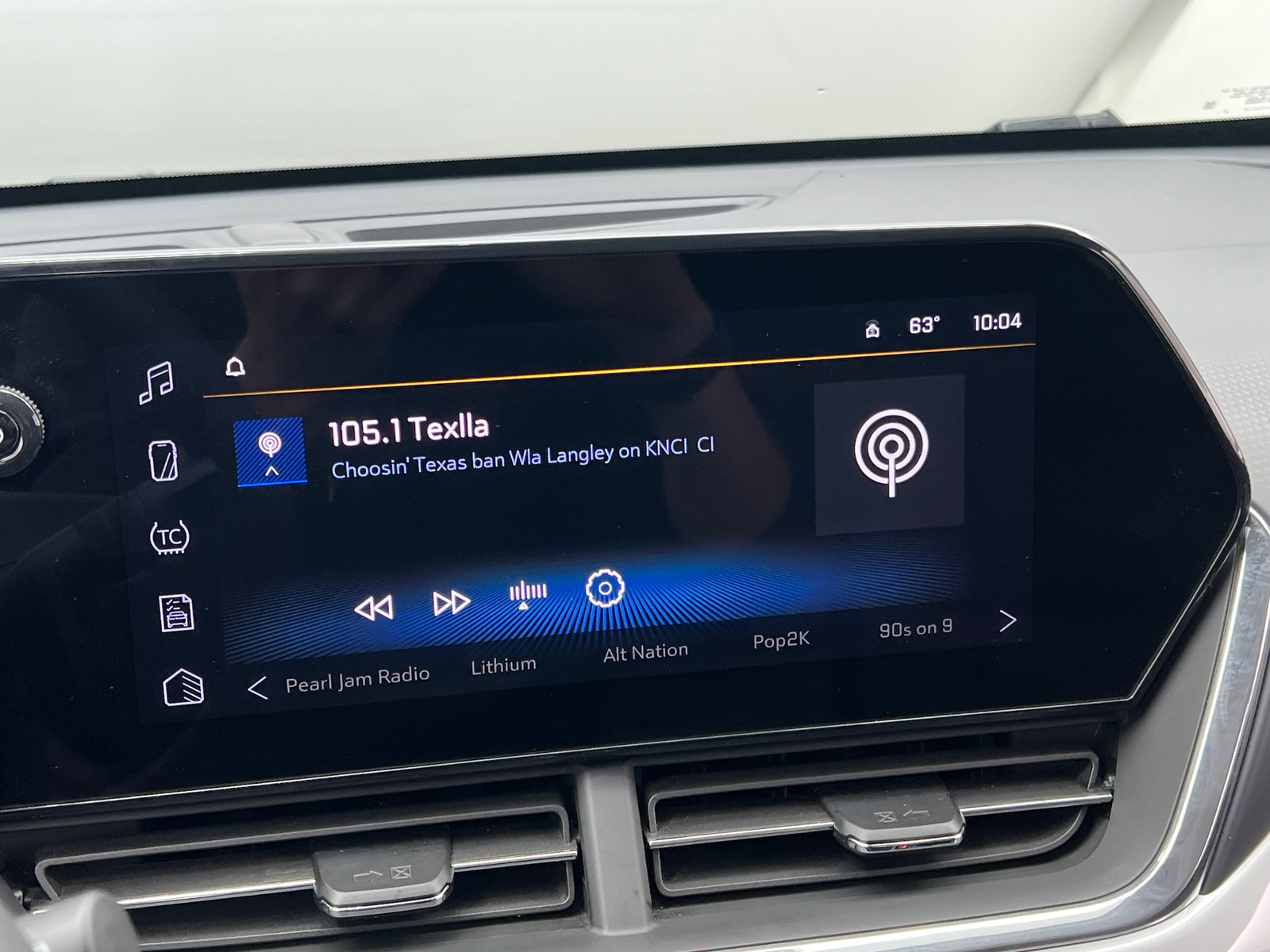 Thumbnail: 2025 Chevrolet Trax - 4