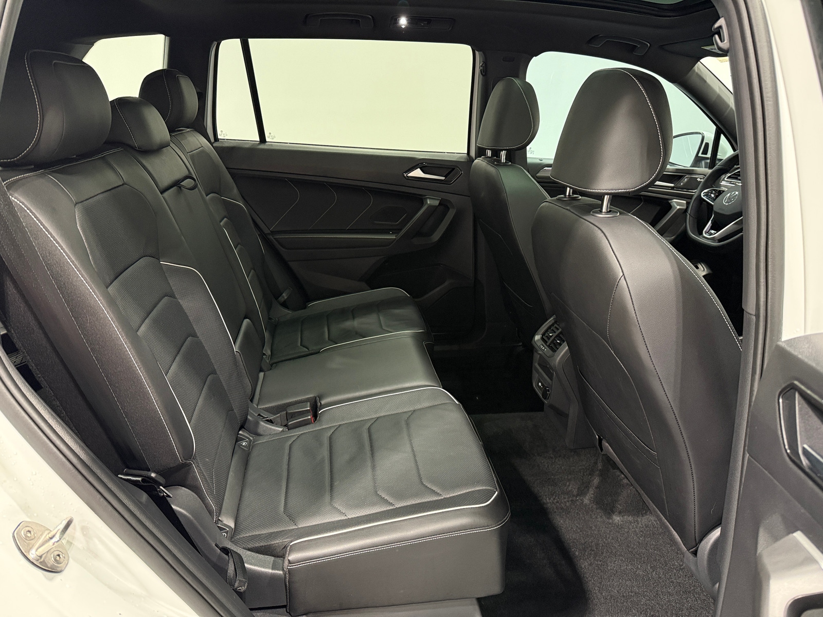 Thumbnail: 2024 Volkswagen Tiguan - 6