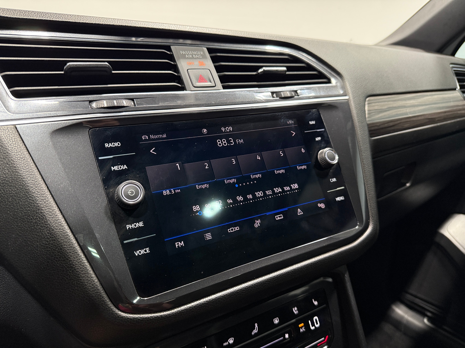 Thumbnail: 2024 Volkswagen Tiguan - 4