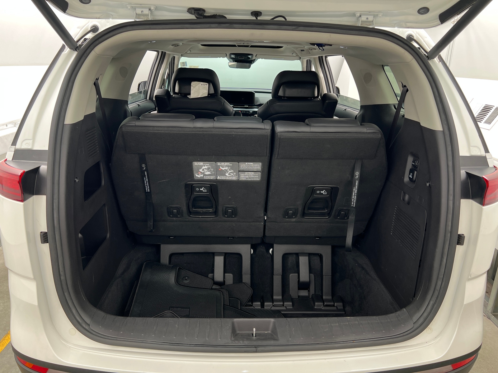 Thumbnail: 2022 Kia Carnival - 6