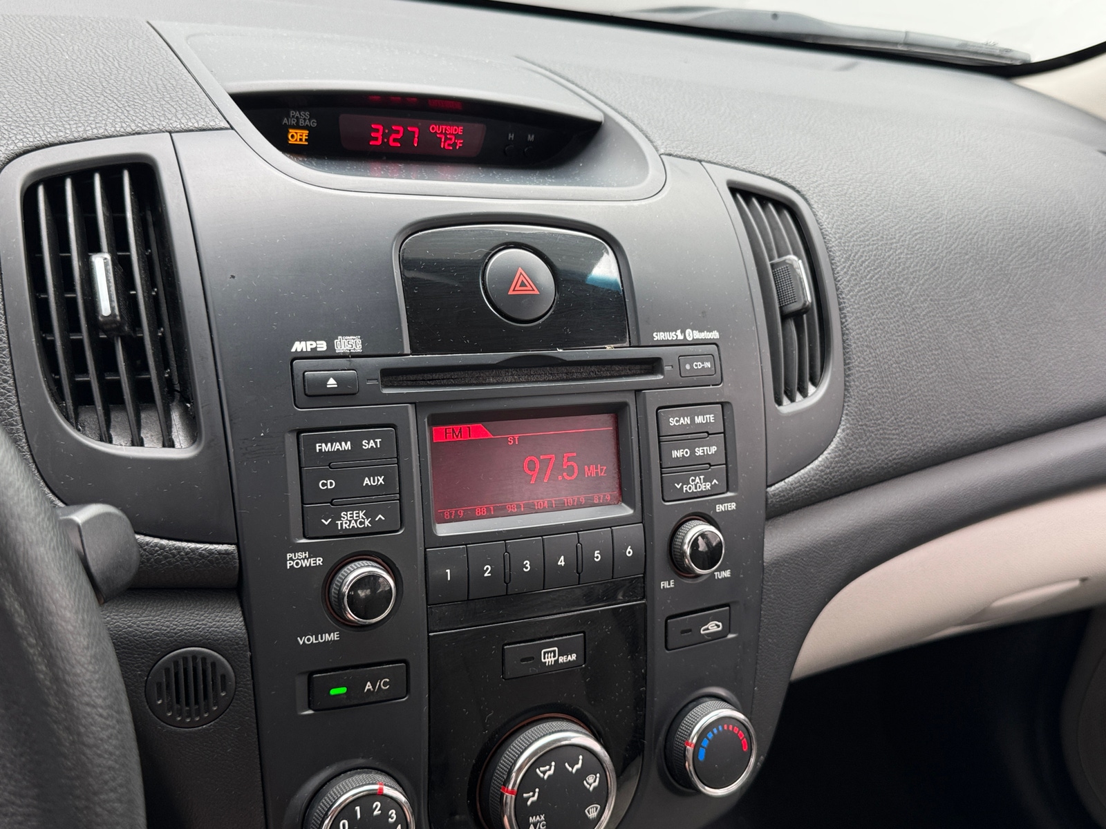 Thumbnail: 2012 Kia Forte - 4