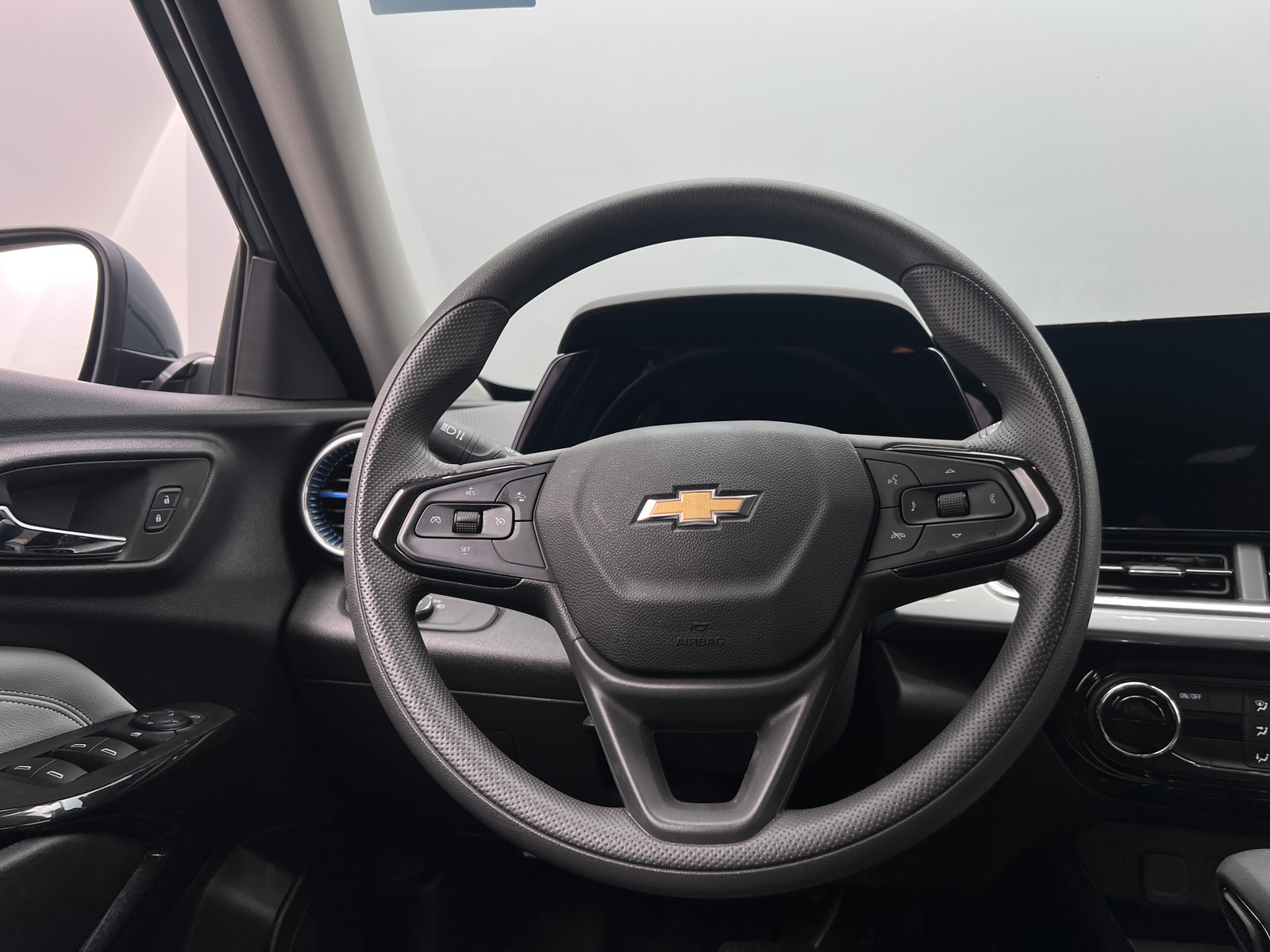 Thumbnail: 2025 Chevrolet Trax - 5