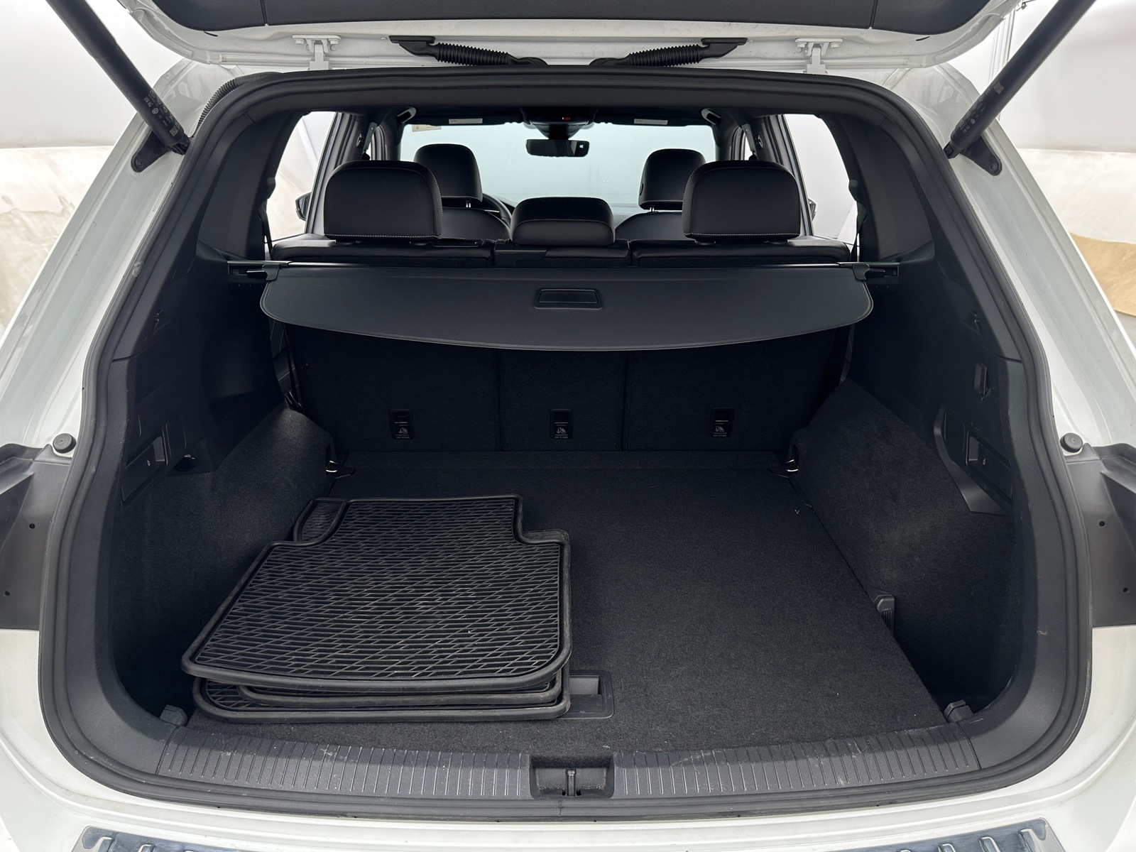 Thumbnail: 2022 Volkswagen Tiguan - 6