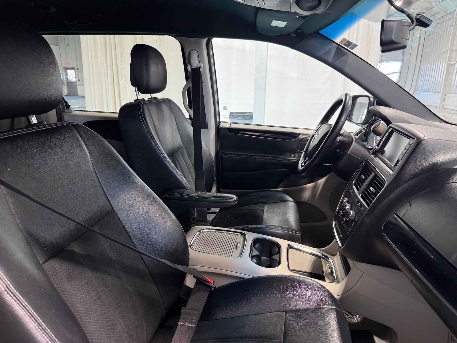 Thumbnail: 2017 Dodge Grand Caravan - 2