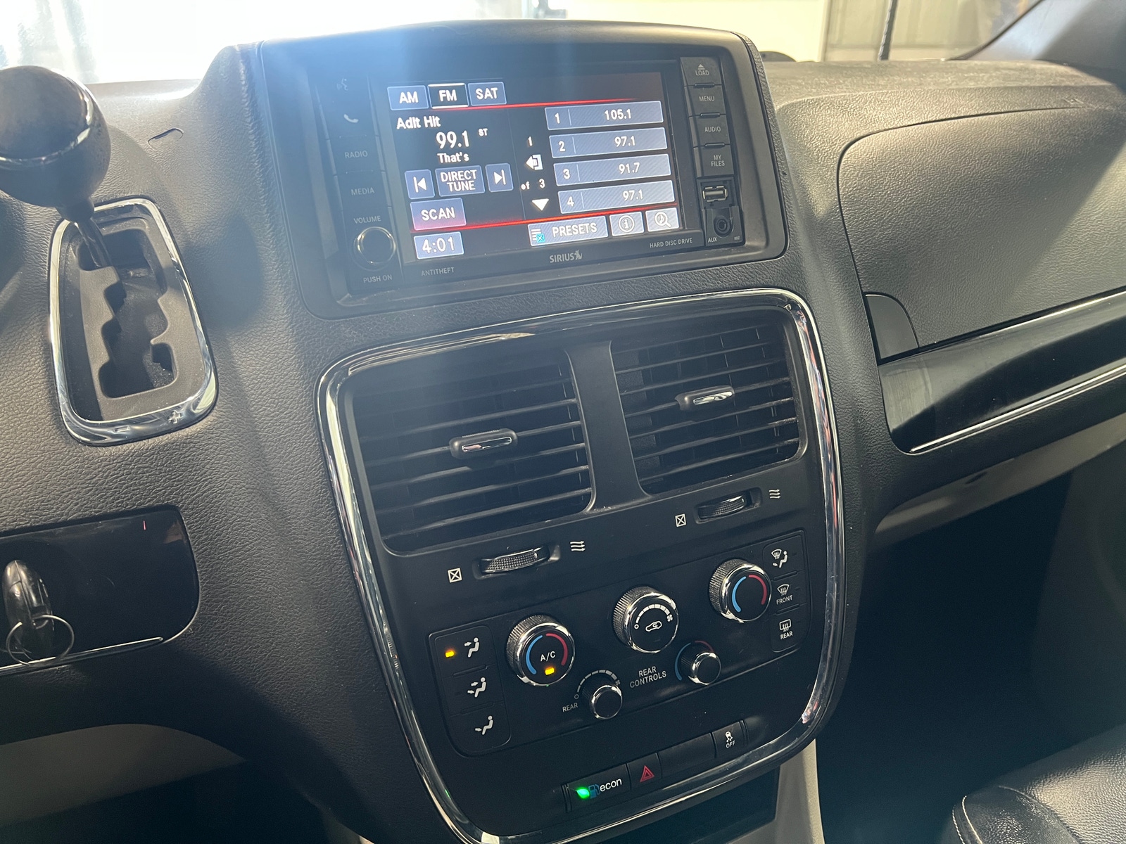 Thumbnail: 2017 Dodge Grand Caravan - 4