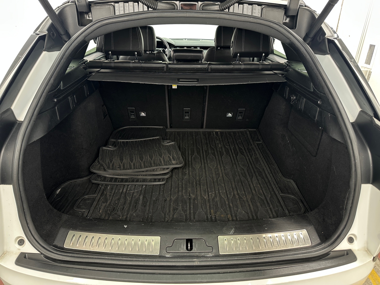 Thumbnail: 2020 Land Rover Range Rover Velar - 6