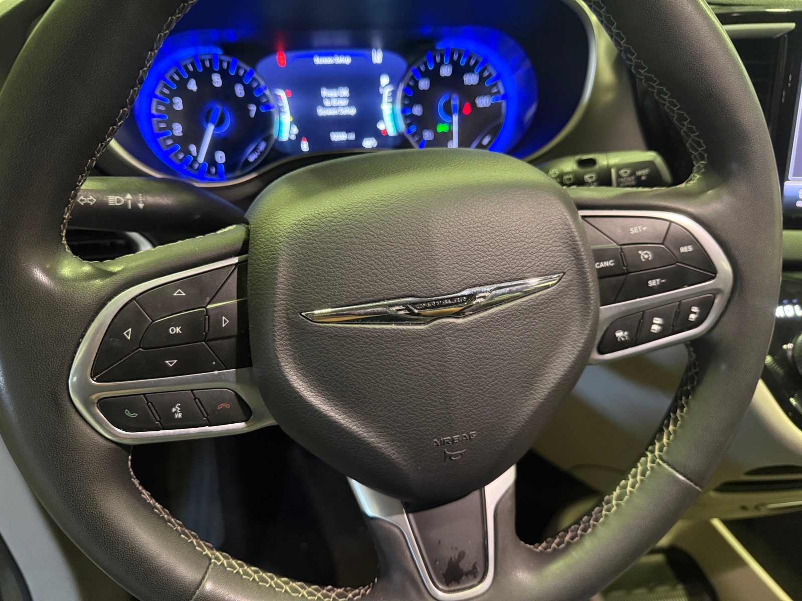 Thumbnail: 2023 Chrysler Pacifica - 4