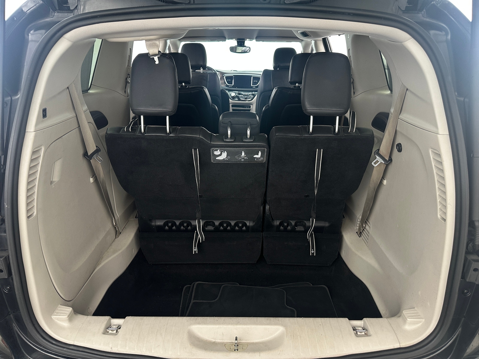 Thumbnail: 2017 Chrysler Pacifica - 6