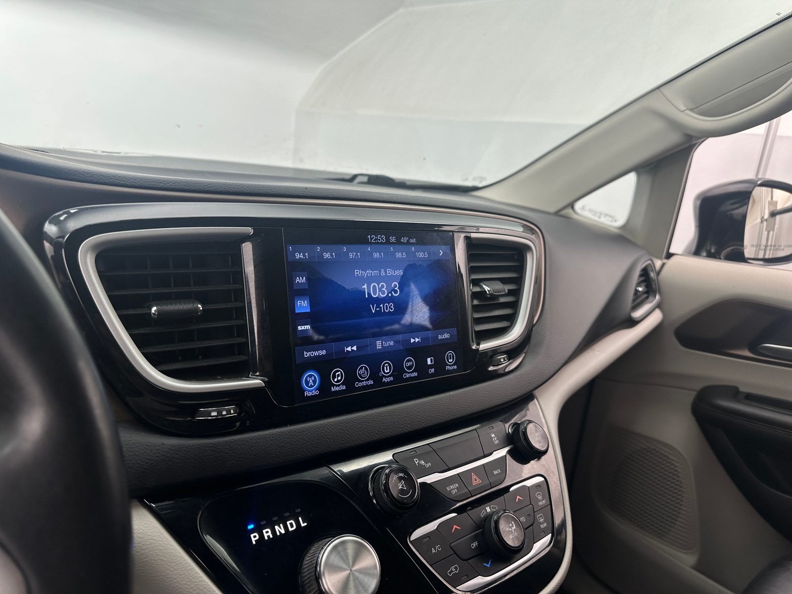 Thumbnail: 2017 Chrysler Pacifica - 3