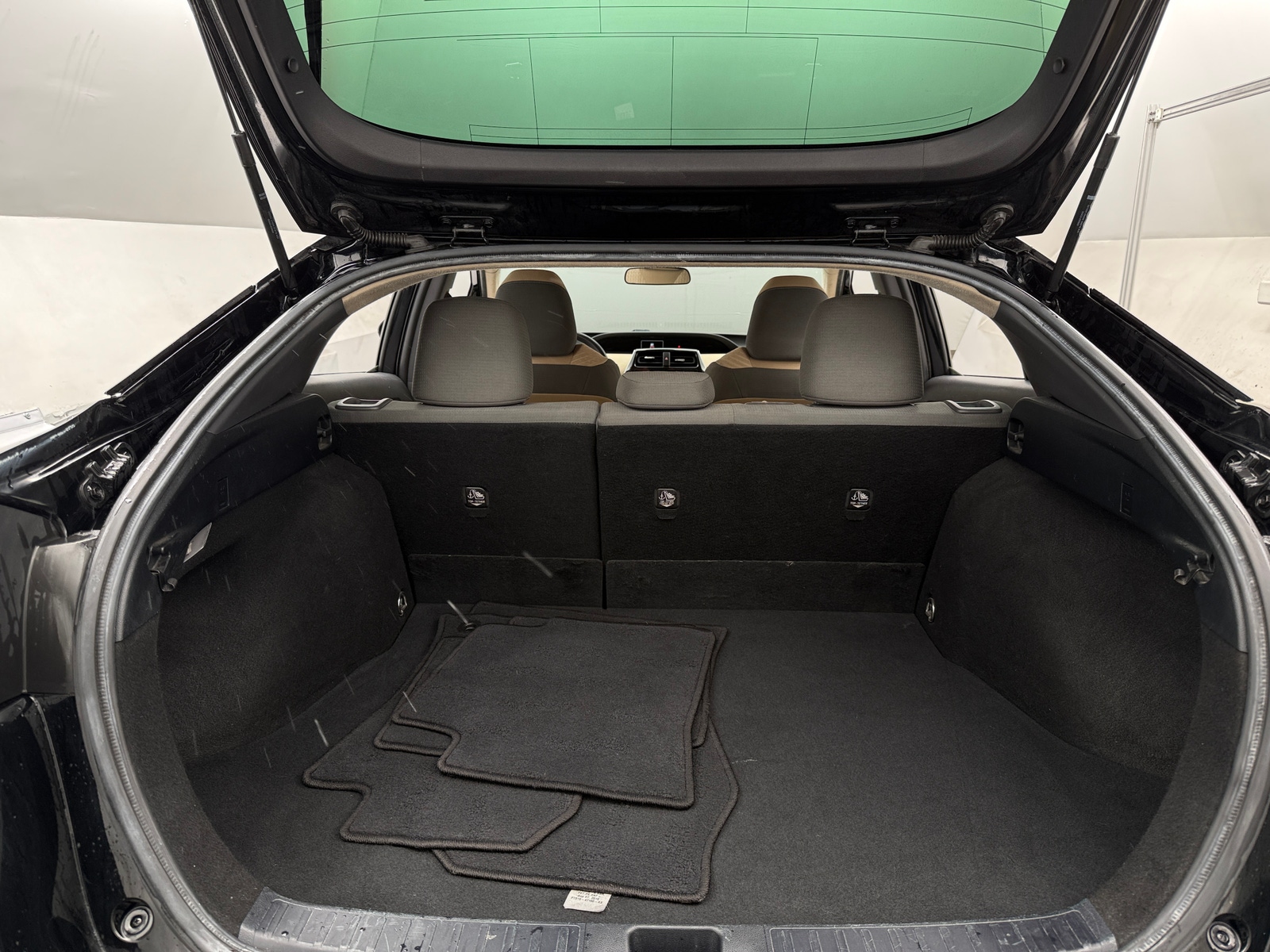 Thumbnail: 2017 Toyota Prius - 7