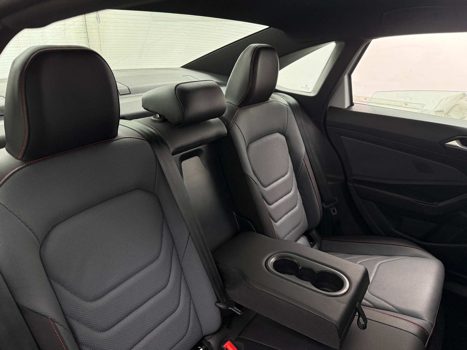 Thumbnail: 2025 Volkswagen Jetta - 5