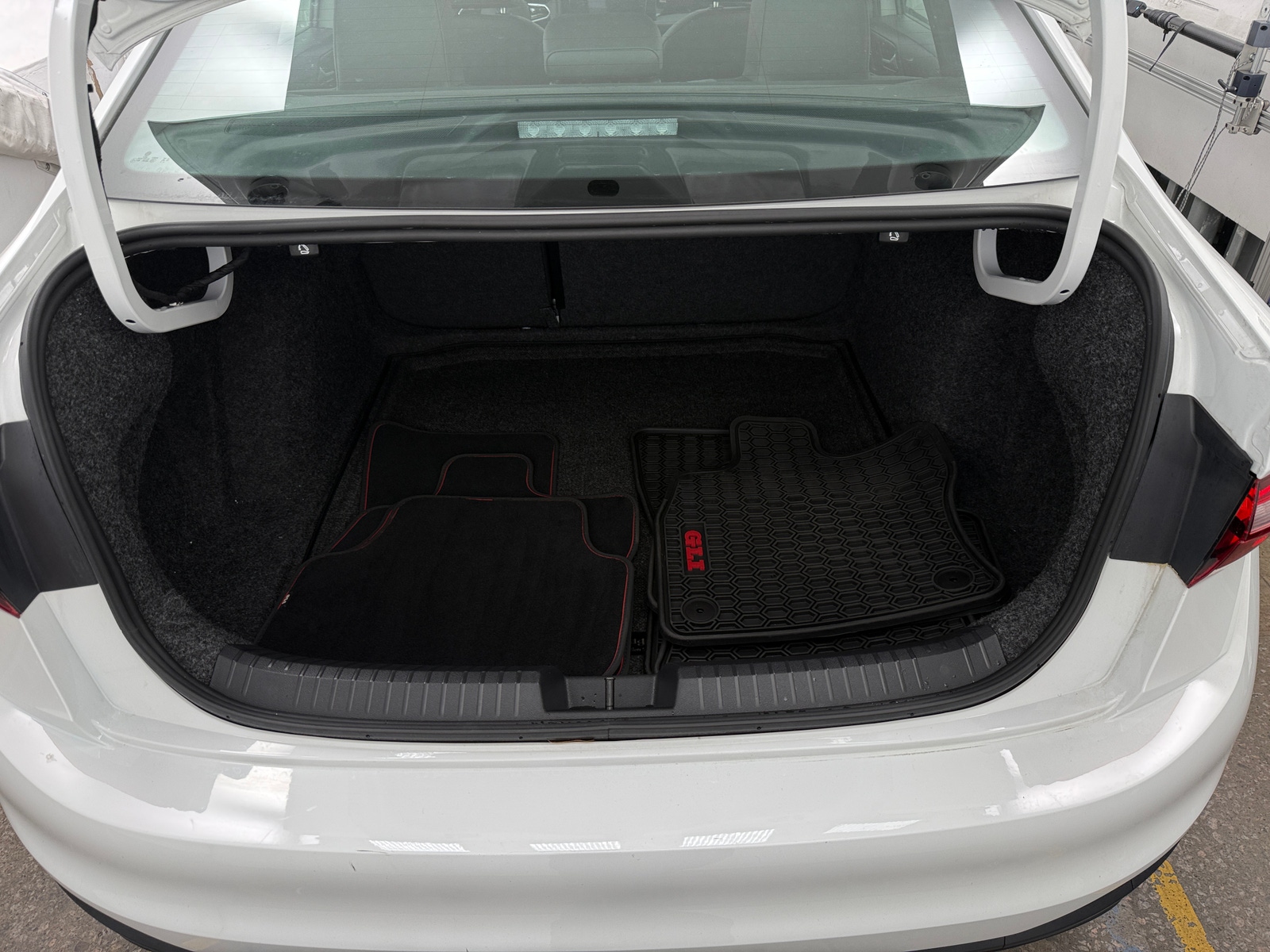 Thumbnail: 2025 Volkswagen Jetta - 6