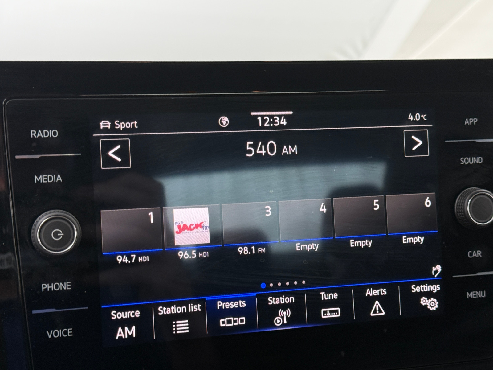 Thumbnail: 2025 Volkswagen Jetta - 3