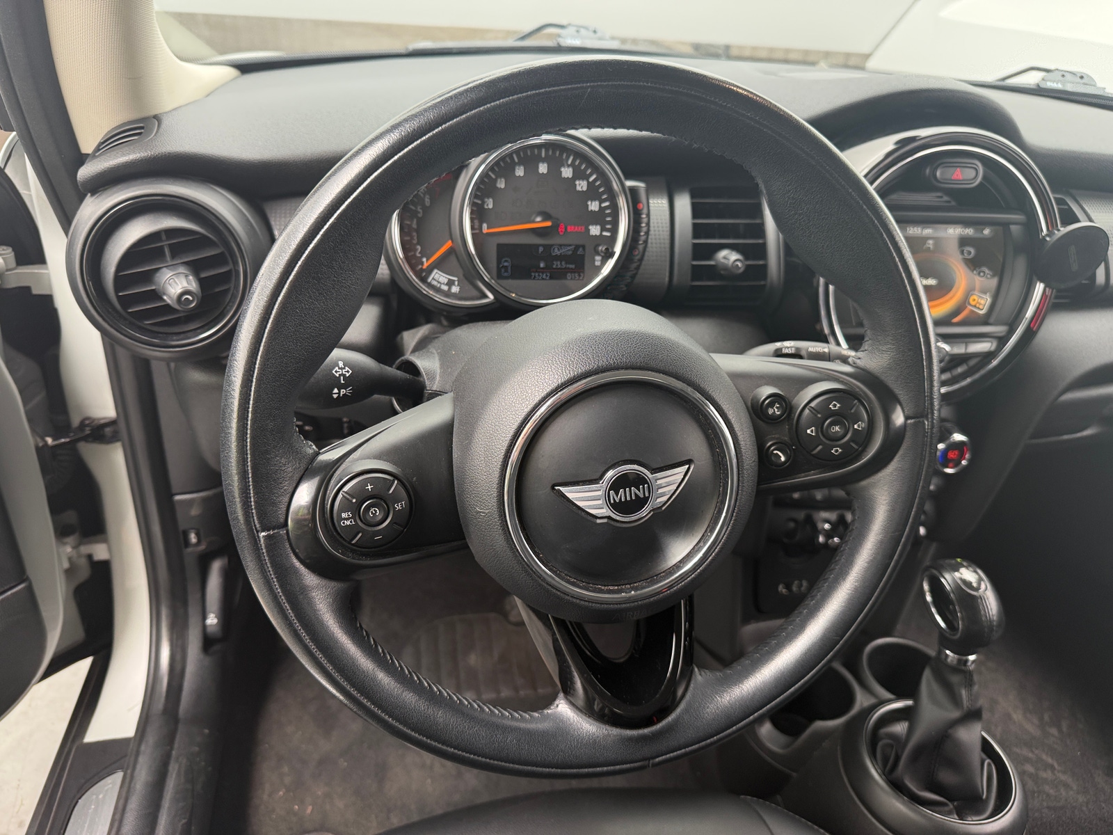 Thumbnail: 2017 MINI Cooper Hardtop - 4