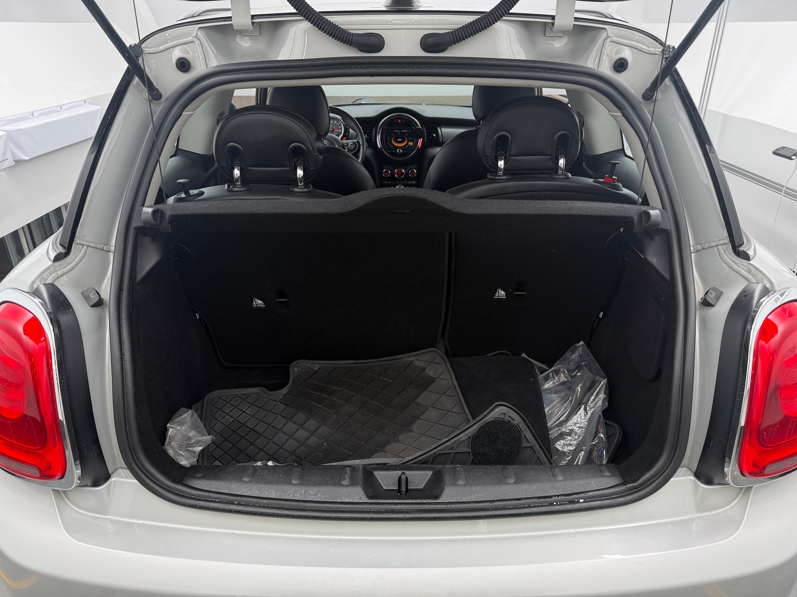 Thumbnail: 2017 MINI Cooper Hardtop - 6