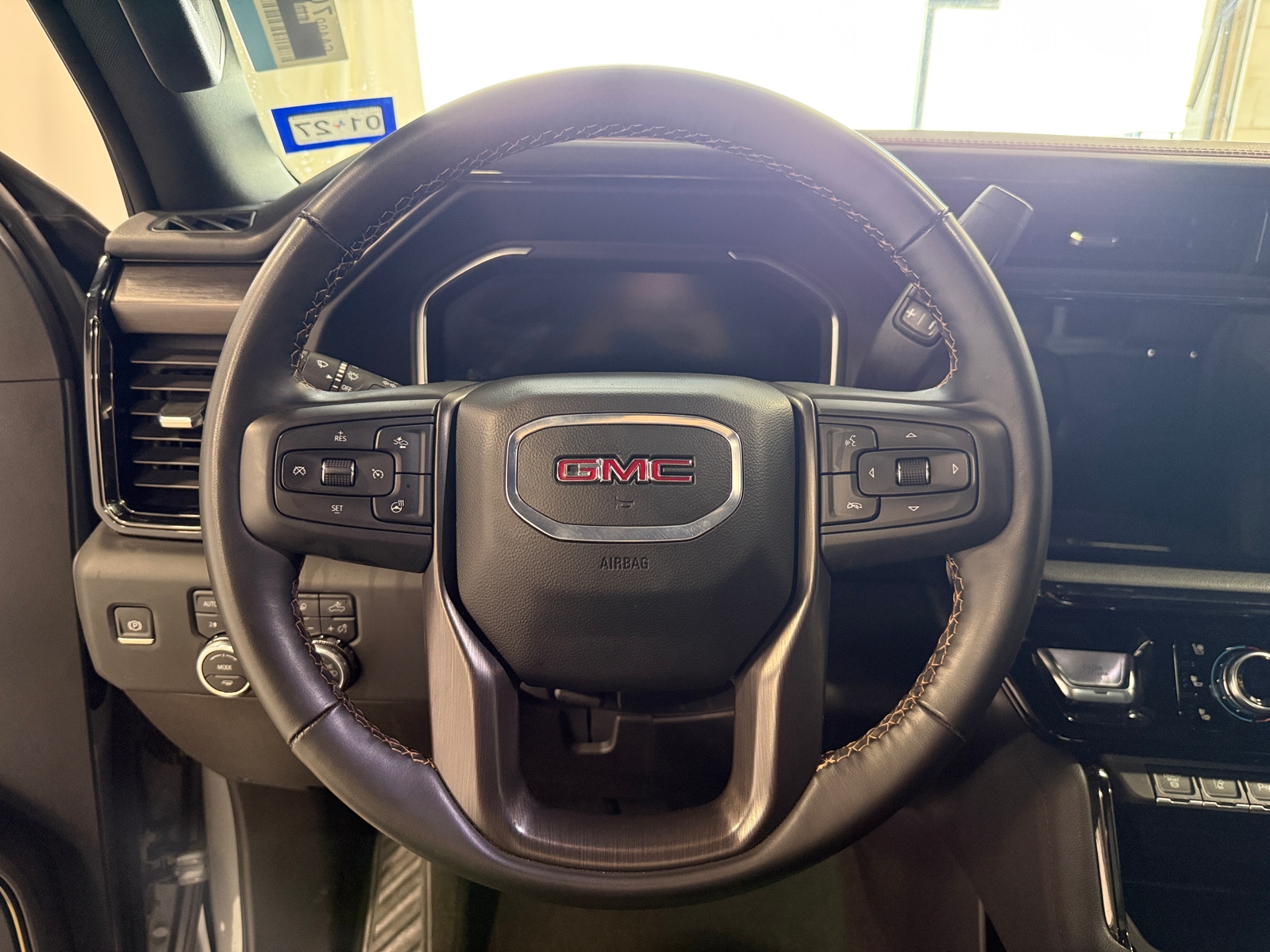 Thumbnail: 2025 GMC Sierra 2500 - 4