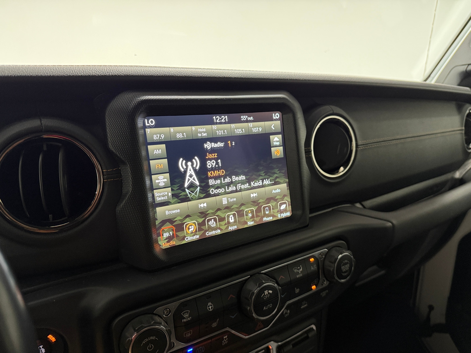 Thumbnail: 2021 Jeep Wrangler - 3