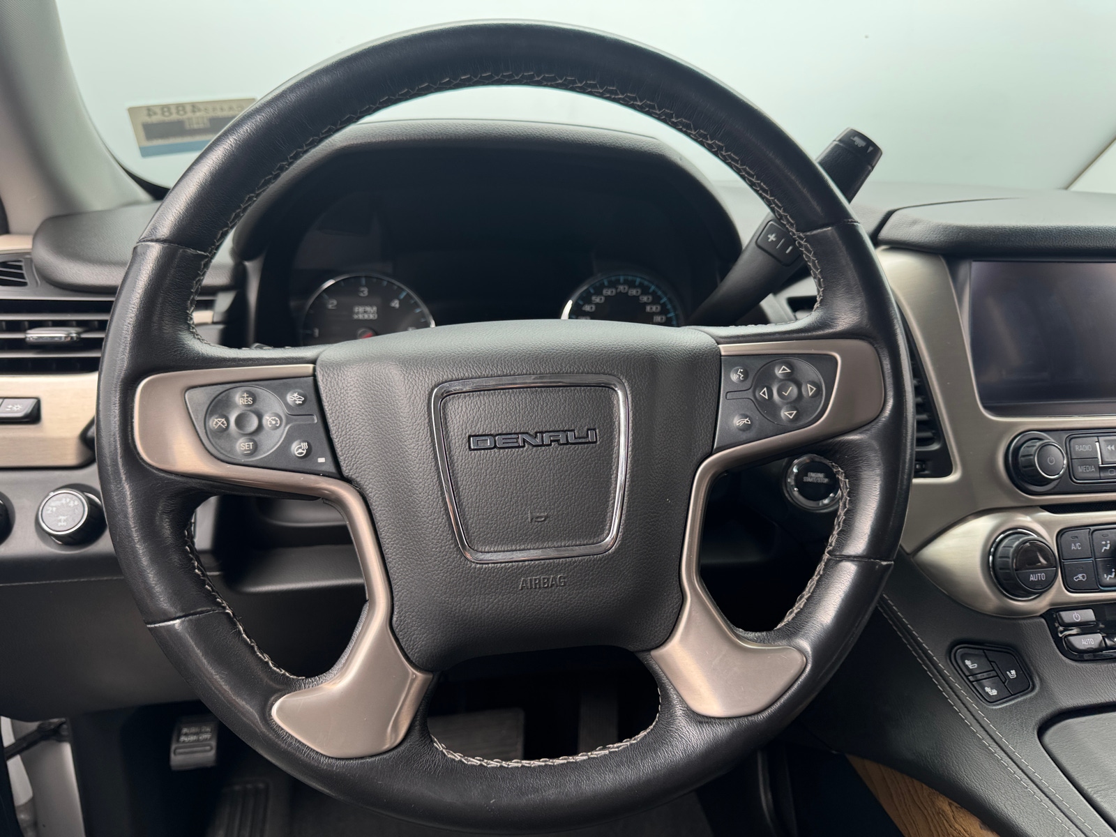 Thumbnail: 2019 GMC Yukon XL - 4