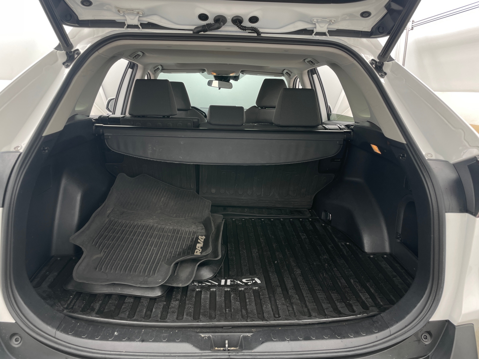 Thumbnail: 2020 Toyota RAV4 - 7