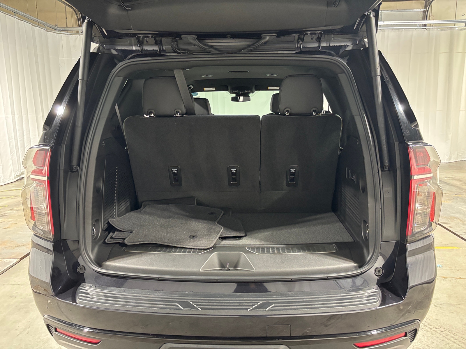 Thumbnail: 2024 Chevrolet Tahoe - 6