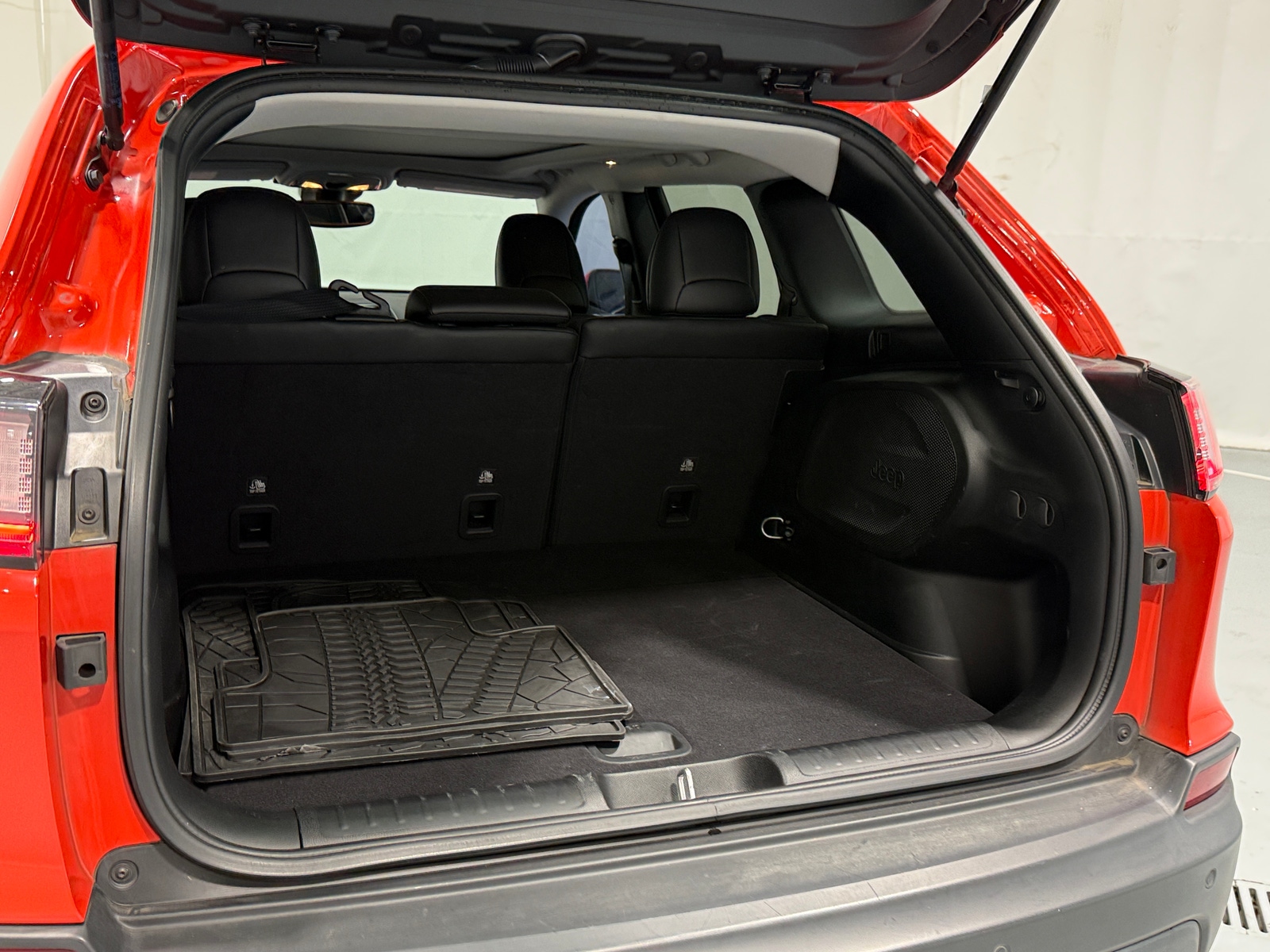 Thumbnail: 2021 Jeep Cherokee - 6