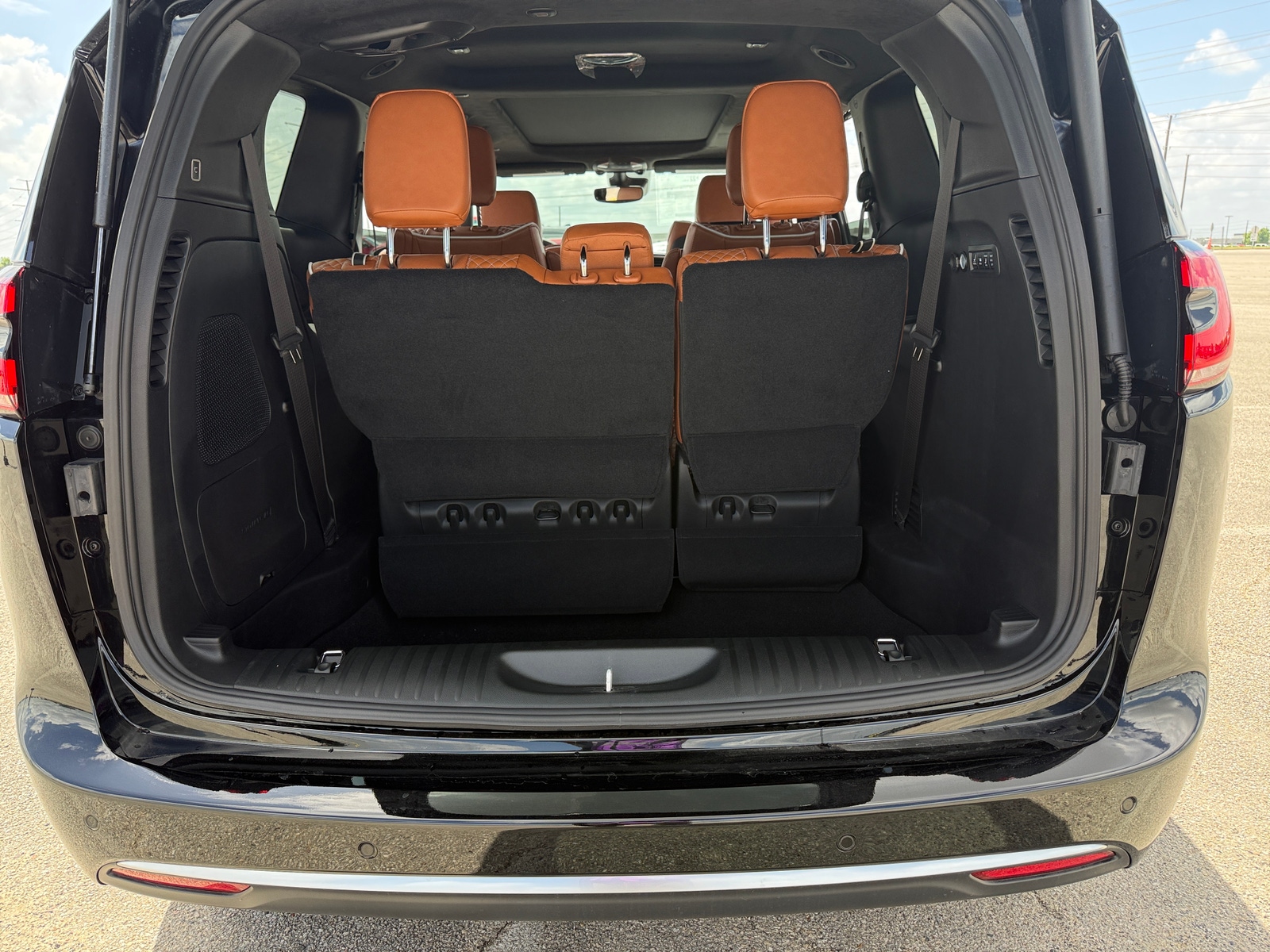 Thumbnail: 2026 Chrysler Pacifica - 6