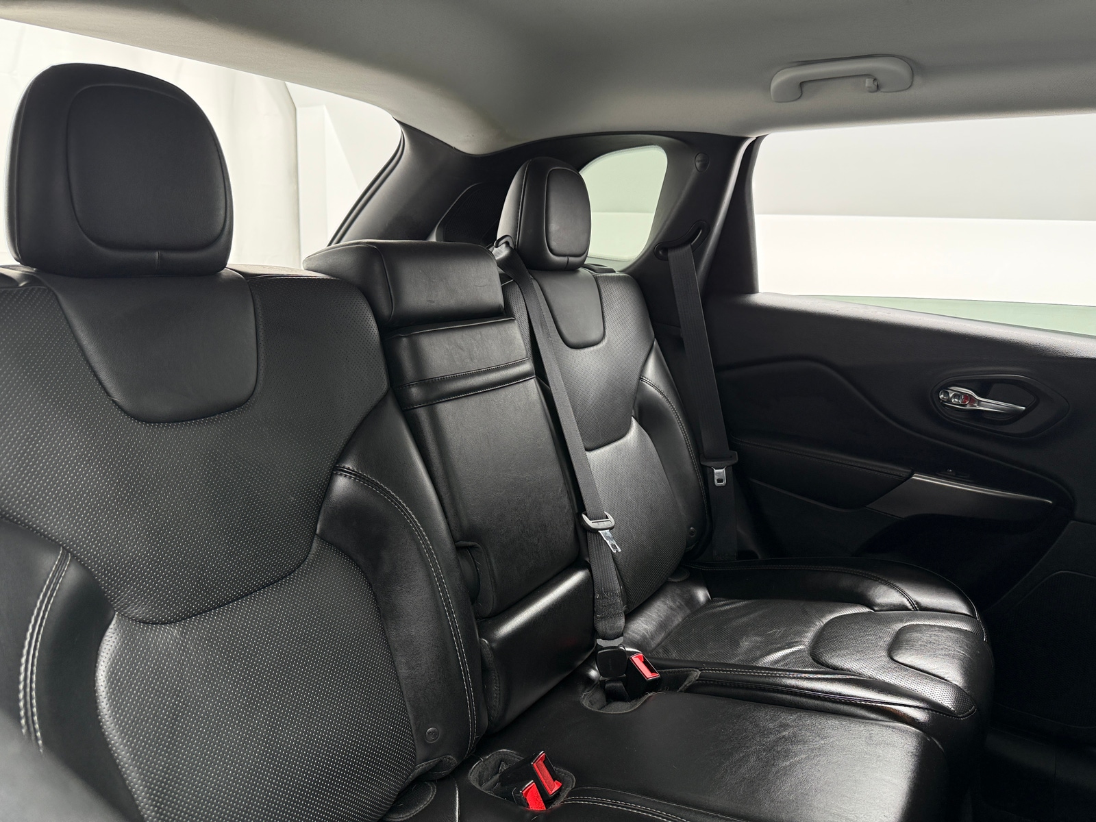 Thumbnail: 2019 Jeep Cherokee - 5