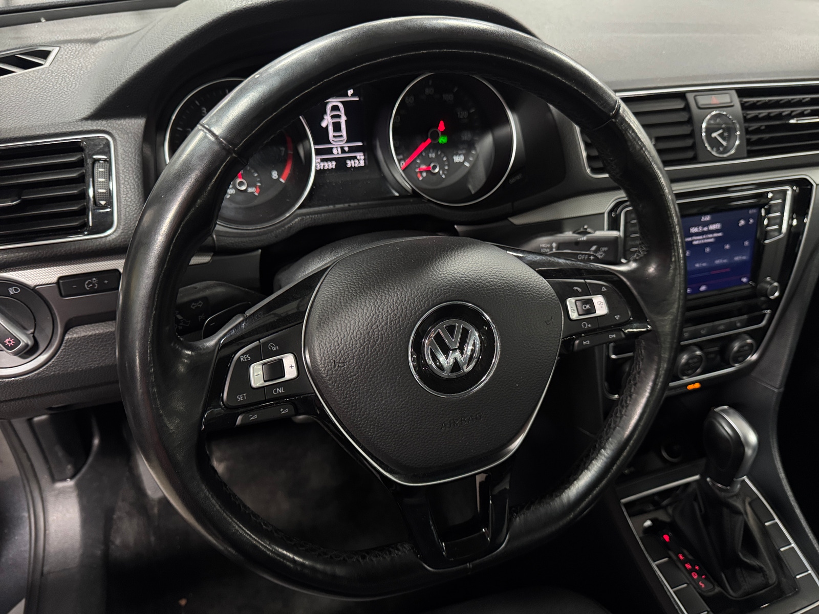 Thumbnail: 2017 Volkswagen Passat - 4