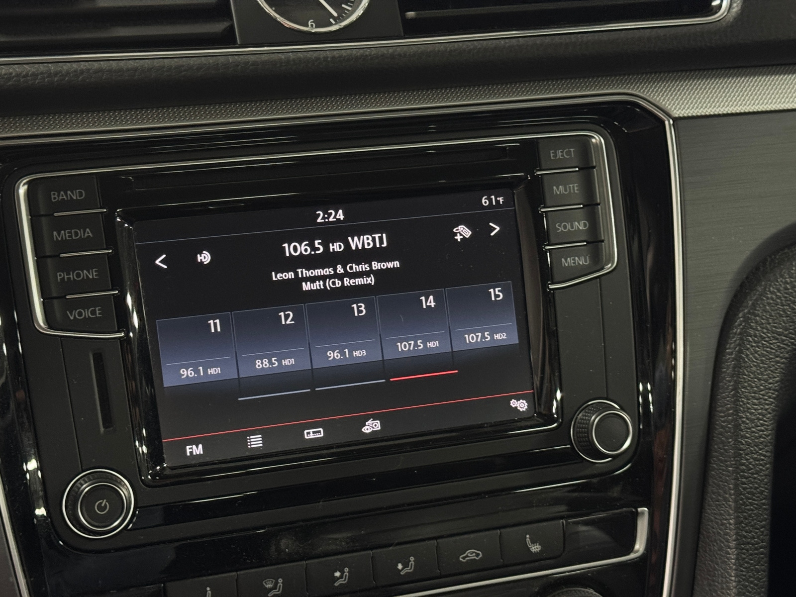 Thumbnail: 2017 Volkswagen Passat - 3