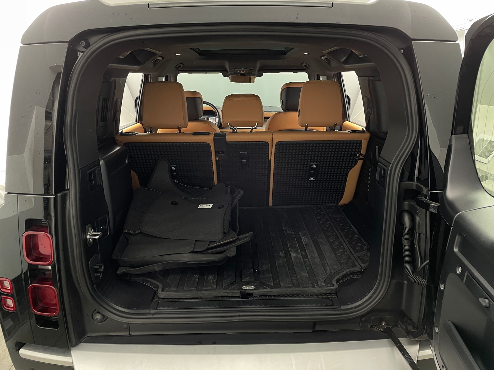 Thumbnail: 2024 Land Rover Defender - 5