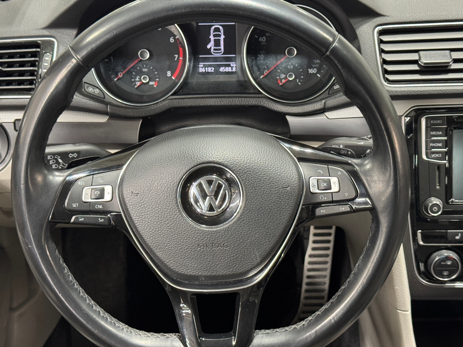 Thumbnail: 2018 Volkswagen Passat - 4