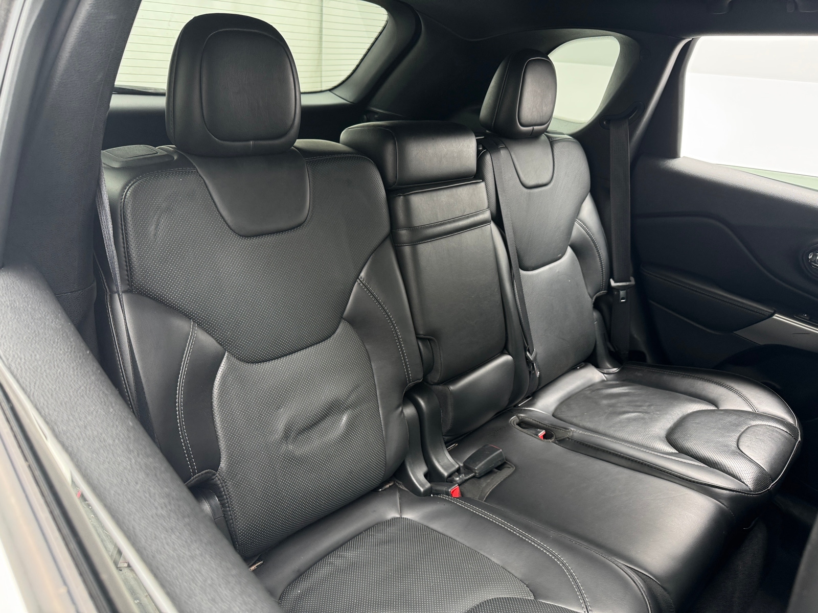 Thumbnail: 2019 Jeep Cherokee - 5