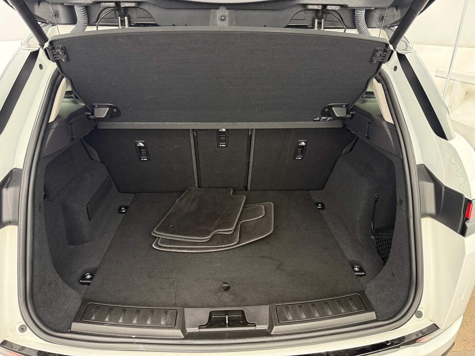 Thumbnail: 2021 Land Rover Range Rover Evoque - 6