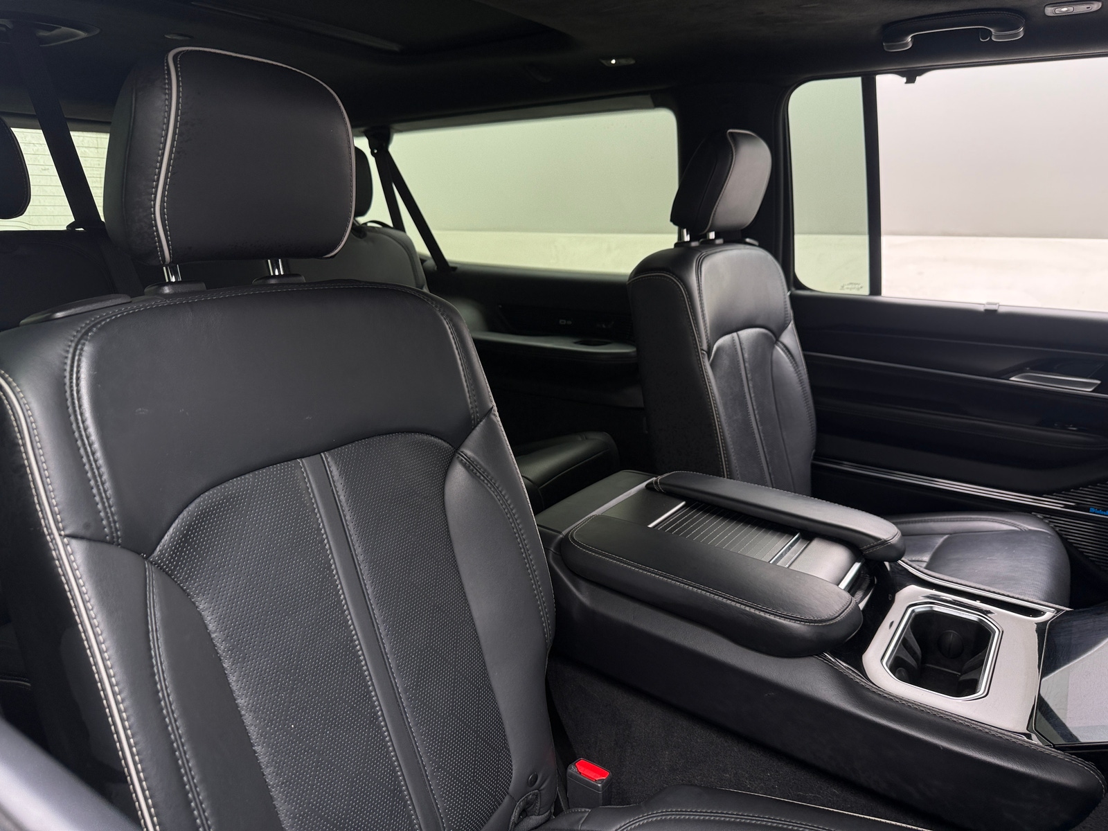 Thumbnail: 2024 Jeep Grand Wagoneer L - 5