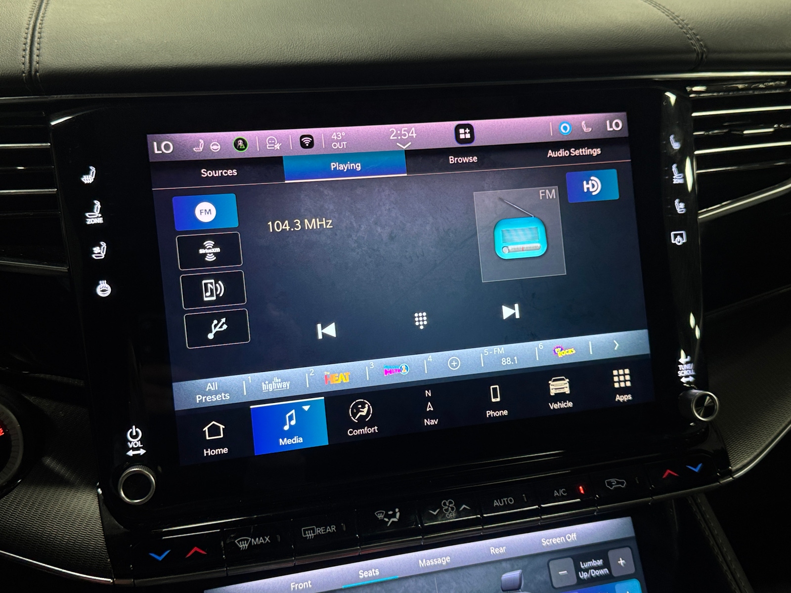 Thumbnail: 2024 Jeep Grand Wagoneer L - 3