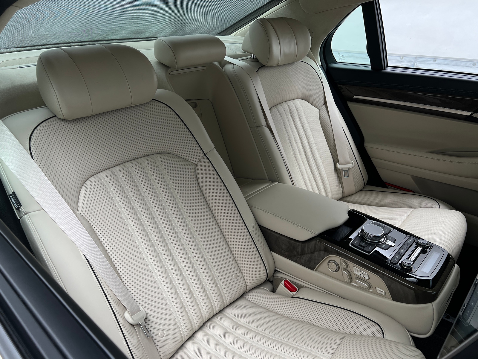 Thumbnail: 2019 Genesis G90 - 5