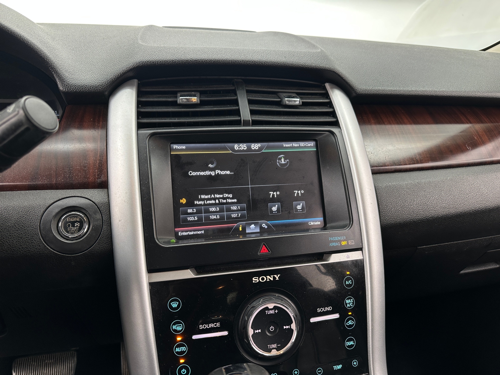 Thumbnail: 2011 Ford Edge - 3