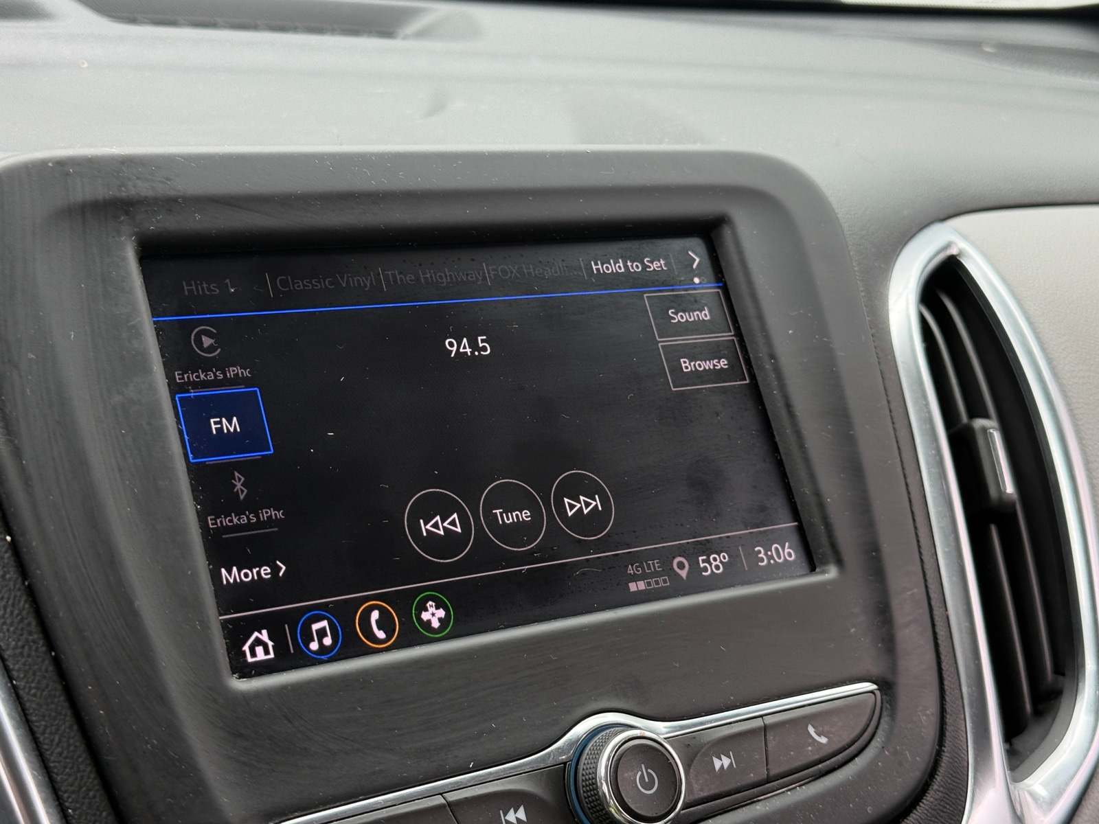 Thumbnail: 2022 Chevrolet Equinox - 4