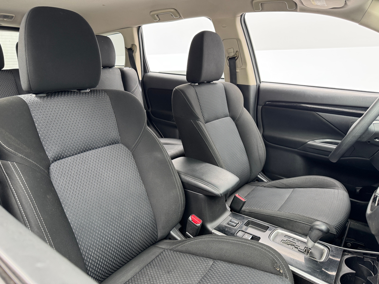 Thumbnail: 2020 Mitsubishi Outlander - 2