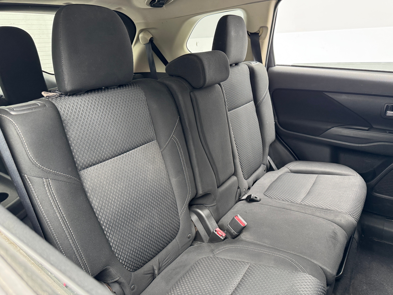 Thumbnail: 2020 Mitsubishi Outlander - 6