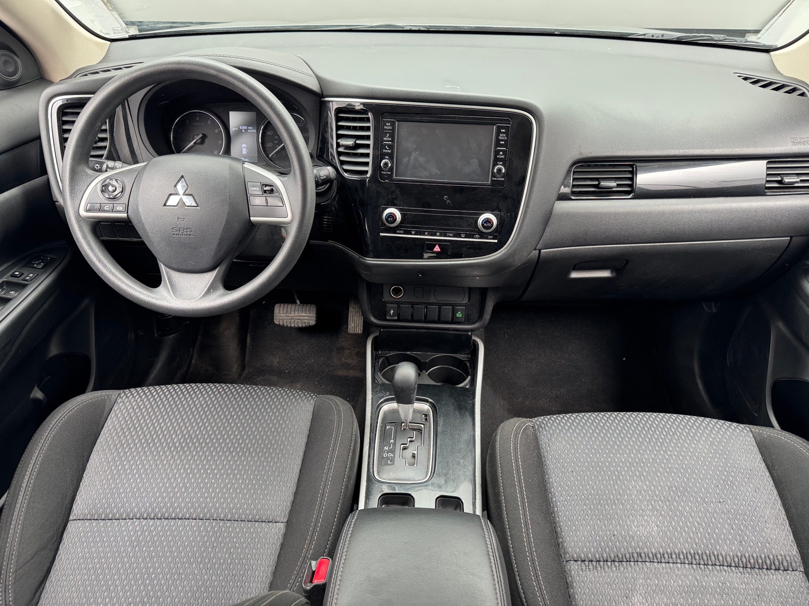 Thumbnail: 2020 Mitsubishi Outlander - 3